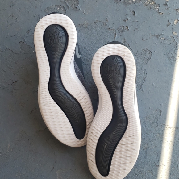 Nike - Picture 7 of 8